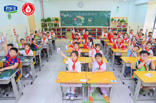 君乐宝响应学生奶计划，以优质乳品守护青少年营养健康