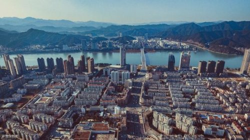 小县去库存将成大难题，30多万人的小县城建了100多万套房子