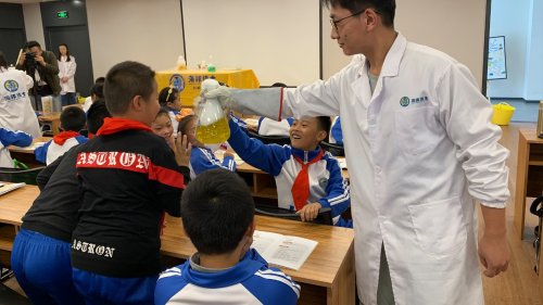打破传统海豚博士创客教育新模式